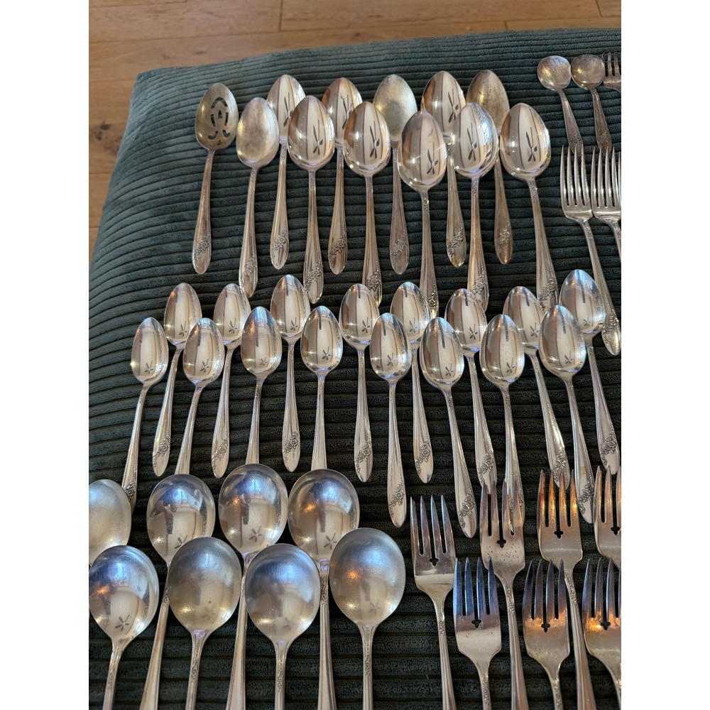 Vintage Oneida Queen Bess Pattern Silverplate Large Flatware Set of 66‎ Pieces - Picture 7 of 12